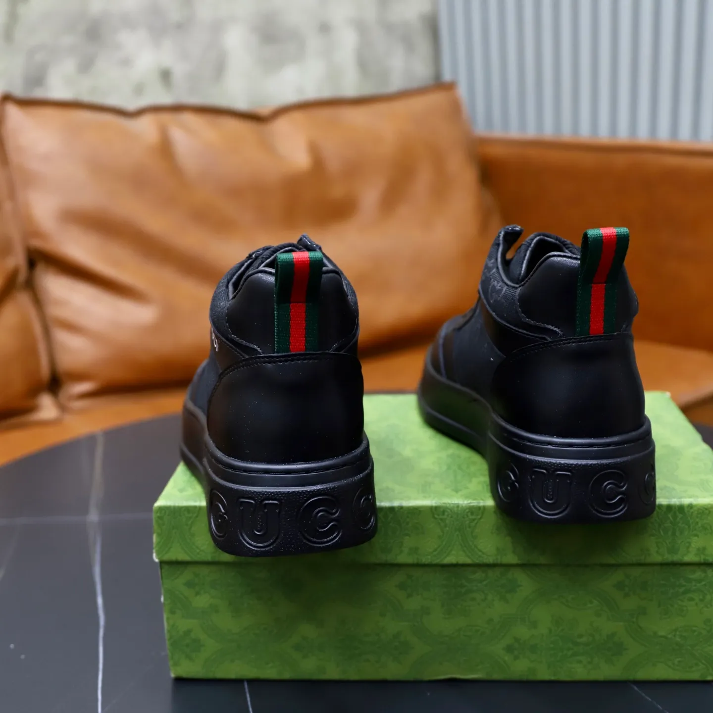 Ex-factory price: 442💰🙅‍♂️🙅‍♂️🙅‍♂️ Brand: GUCCI Standard code: 38-44 (45 customized) Grade: Same as the official website Material: Original cowhide material spliced with brand cloth Comfortable and breathable lining Lightweight and wear-resistant sports outsole Style category: Men's fashionable casual shoes Running sports shoes Distinguished luxury brand elements Top luxury color: actual picture color